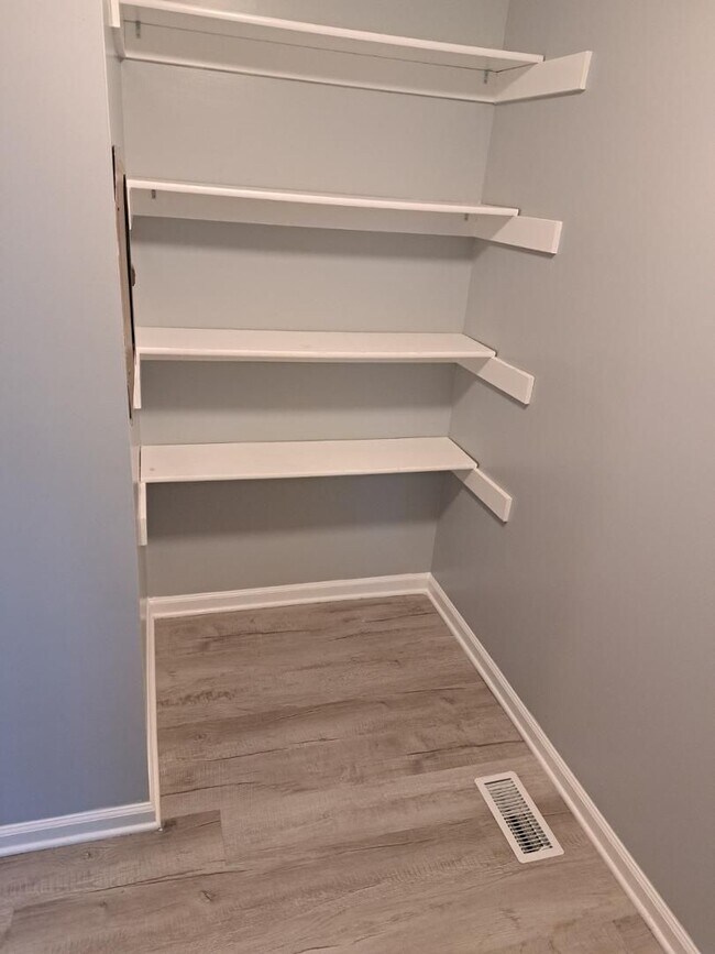 Building Photo - Great Townhome