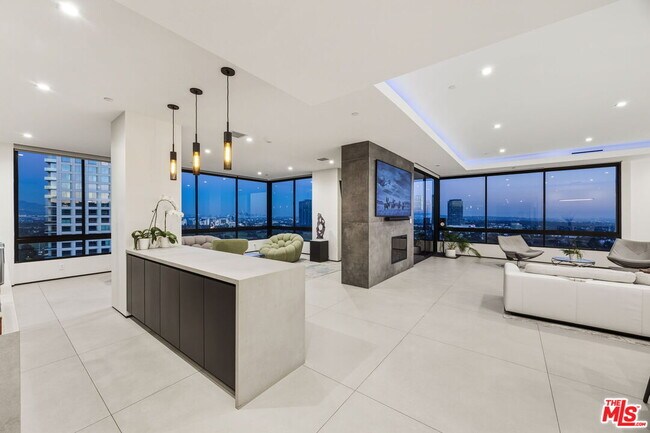 Building Photo - 10350 Wilshire Blvd