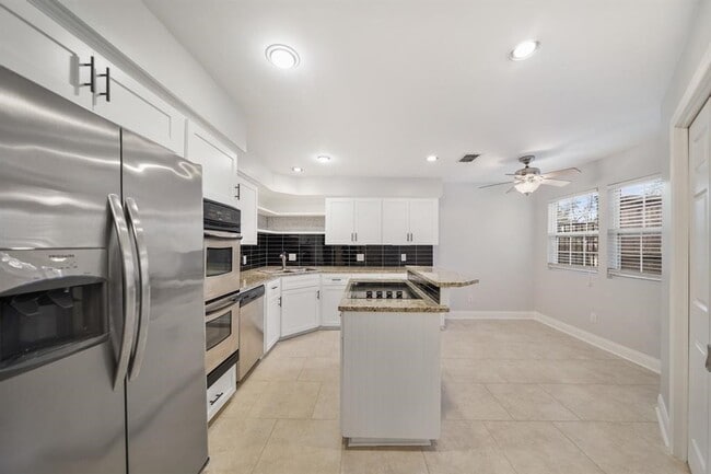 Building Photo - 11018 Francoise Blvd