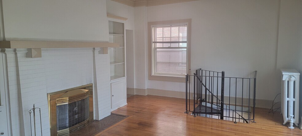 Living room - 6008 8th Ave