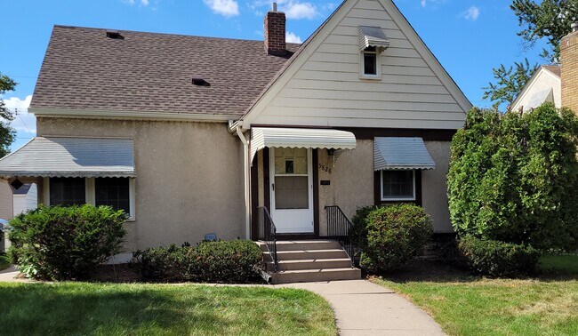 Primary Photo - 5828 Elliot Ave