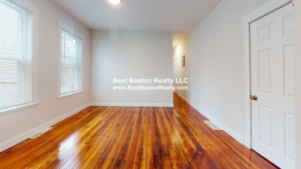 Building Photo - 16R Warren Ave. Unit 2