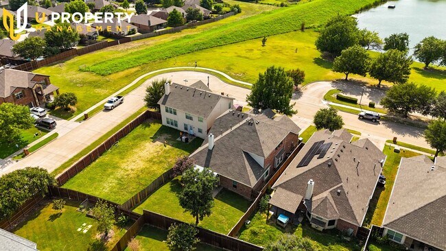 Building Photo - Charming two-story brick home in the desir...