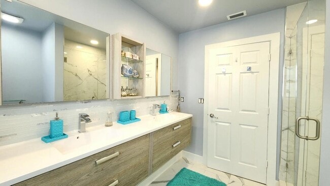 Building Photo - 1851 Corsica Dr