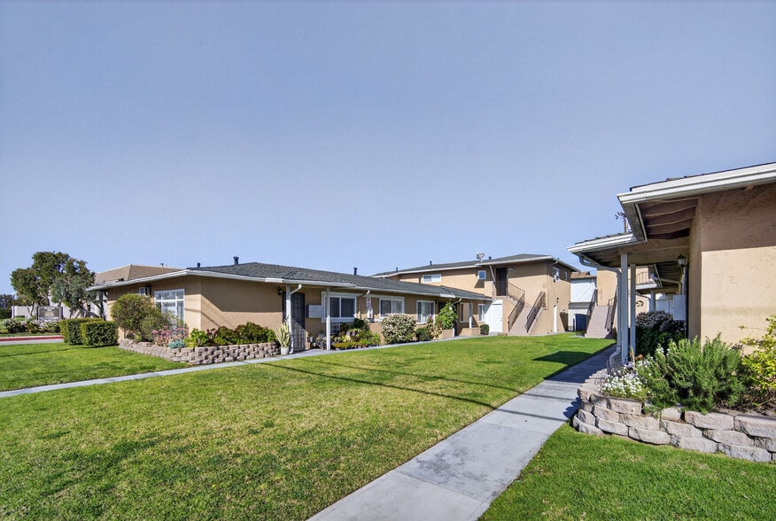 Building Photo - 2100 W Ball Rd