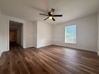 Building Photo - 1080 E Elmwood Dr