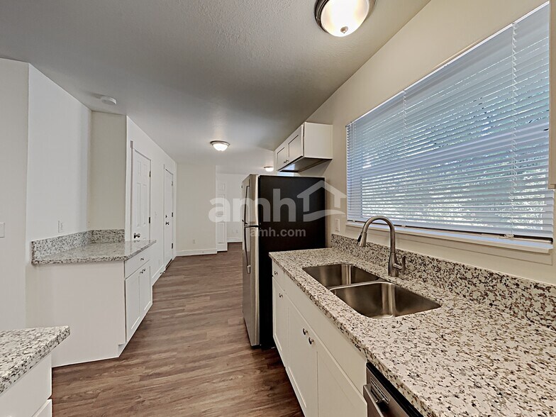 Building Photo - 16961 SW Cashew Way