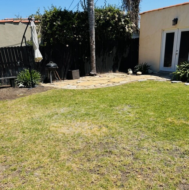 Private Yard - 1248 S Rimpau Blvd