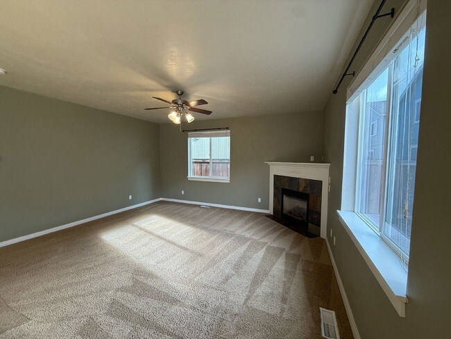 Building Photo - 2466 Mountain Terrace