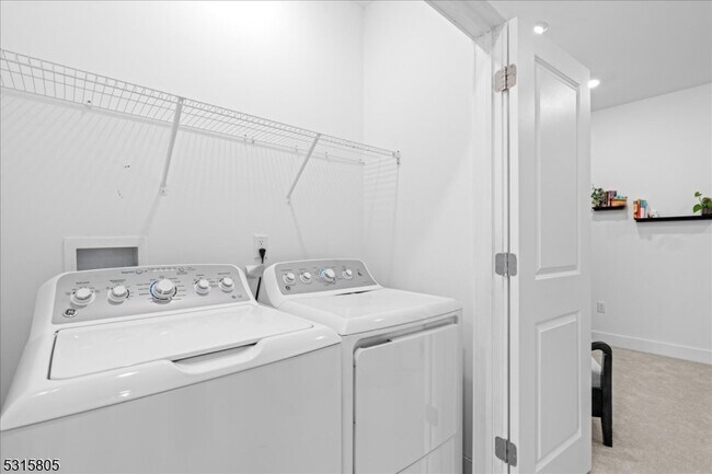 Building Photo - 33 Veterans Wy