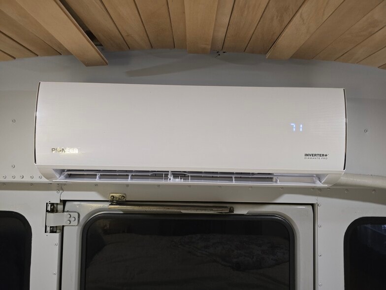 Split mini heat & AC - 2450 44th St S