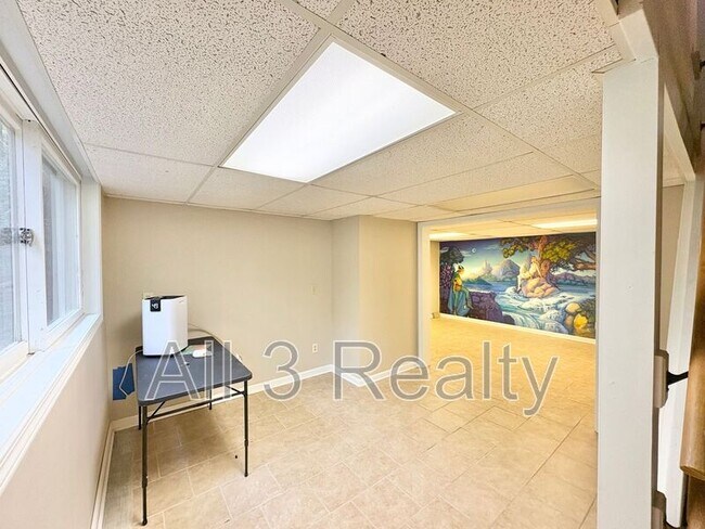 Building Photo - 435 Sherwood Rd