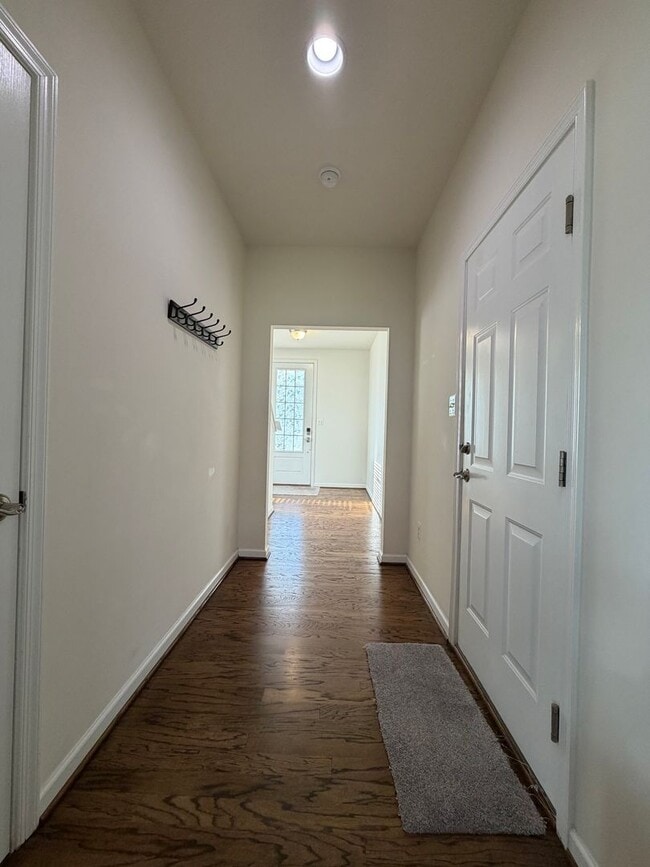 Building Photo - 43561 Marguerite Way