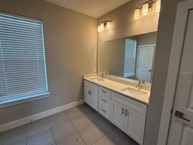 Building Photo - 105 Zinnia Ln
