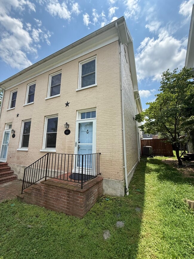 Primary Photo - 1181 W Washington St