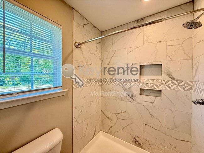 Building Photo - 2214 E 14th St