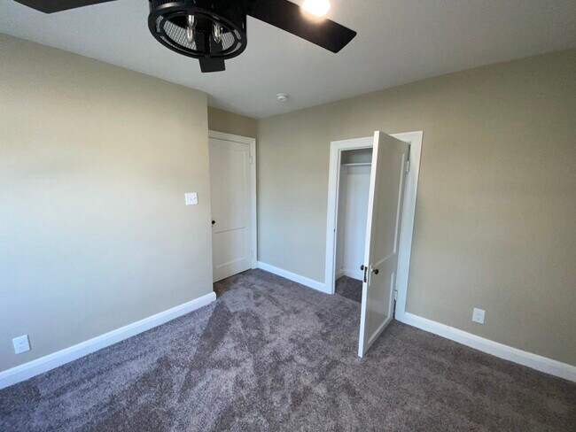 Building Photo - 41 N Kossuth St