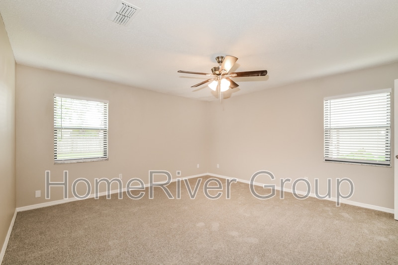 Building Photo - 2811 Queen Palm Dr