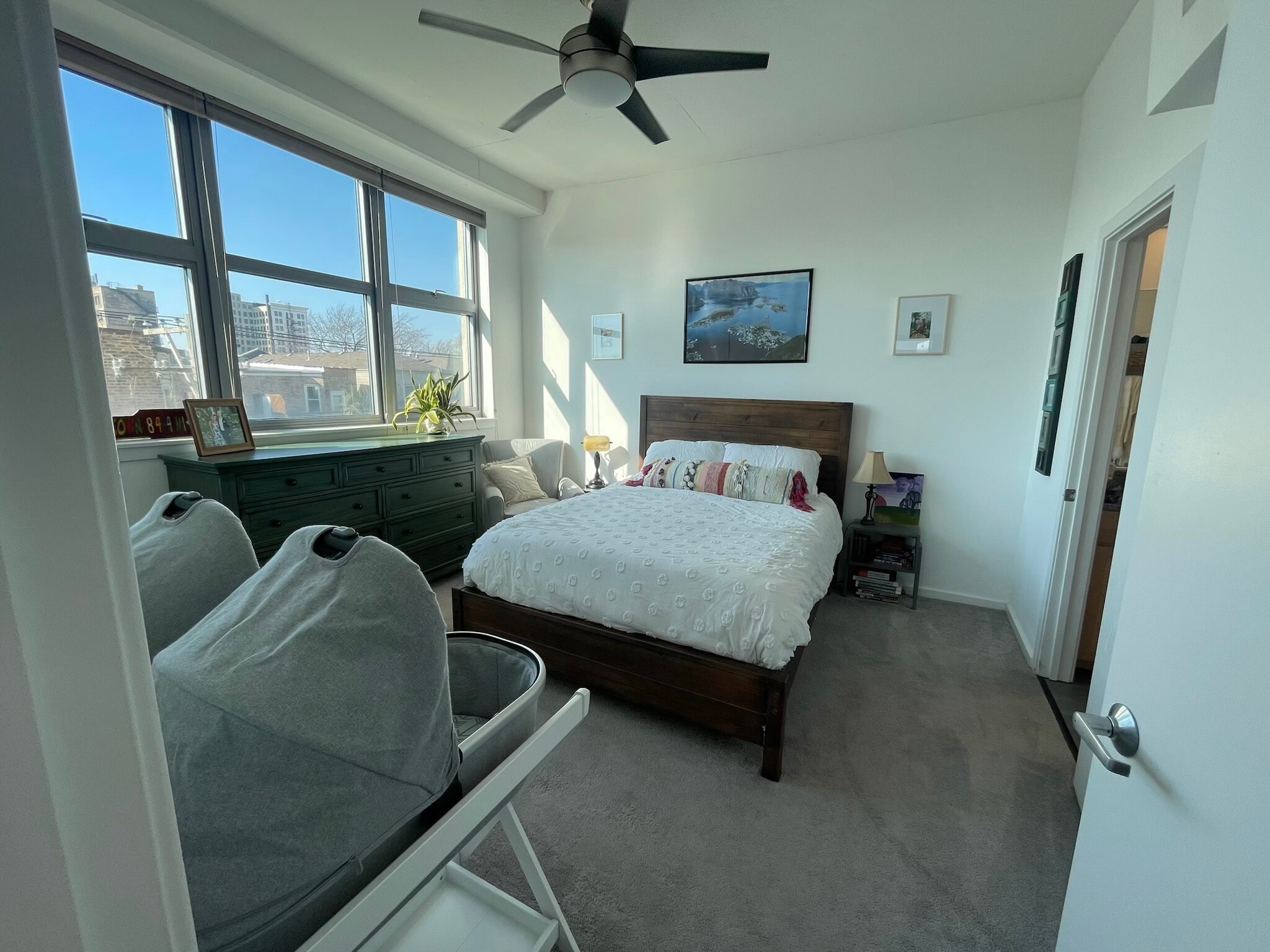 Master bedroom - 1000 W Leland Ave