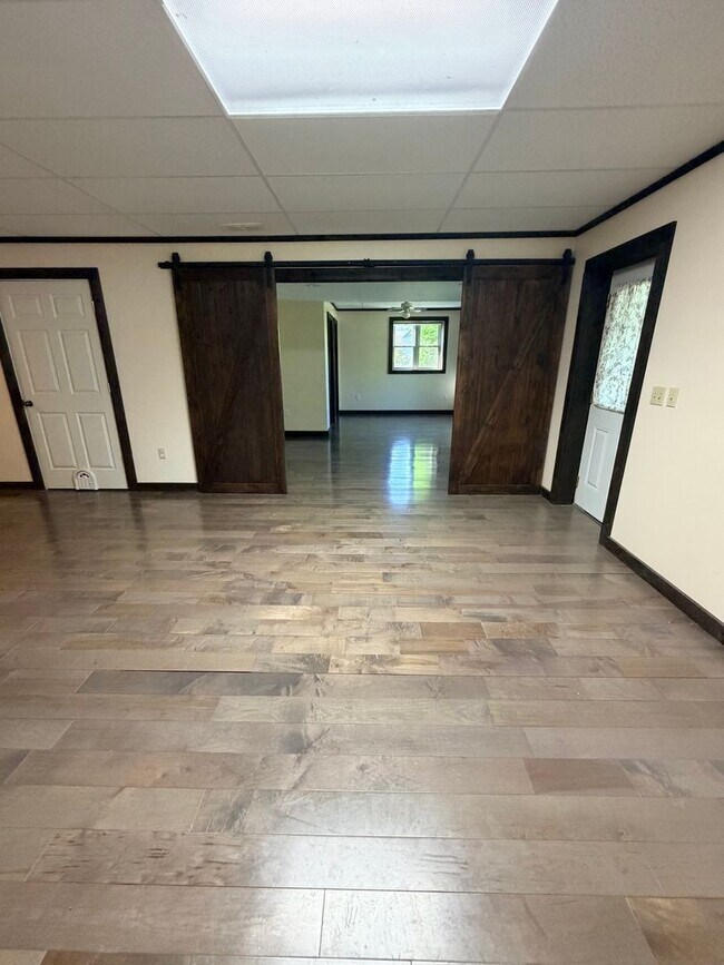 Building Photo - Spacious 3 Bed, 3.5 Bath Home - Convenient Mars Hill Location