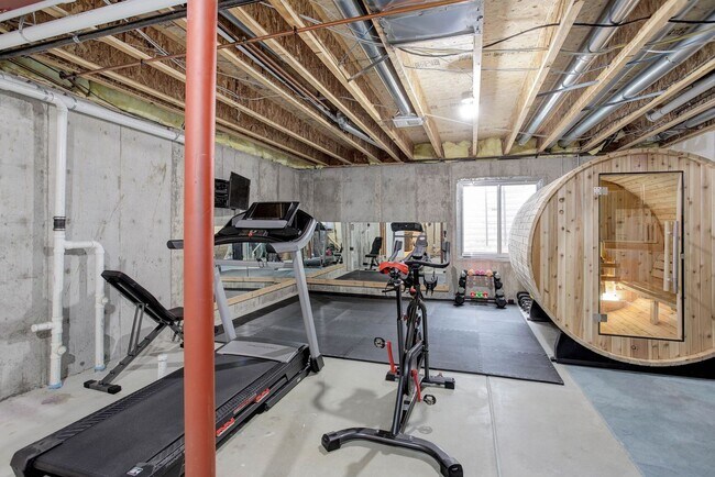 Building Photo - Gorgeous home within the prestigious priva...