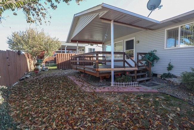 Building Photo - Beautiful updated pet-friendly condo in the Lewiston Orchards