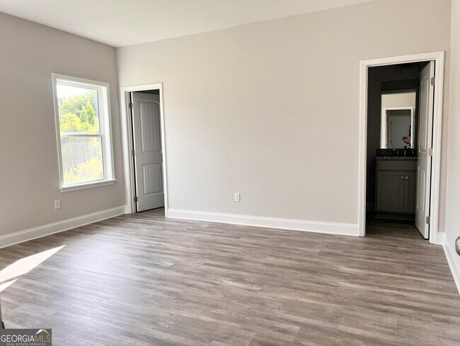 Building Photo - 8024 English Ivy Ct