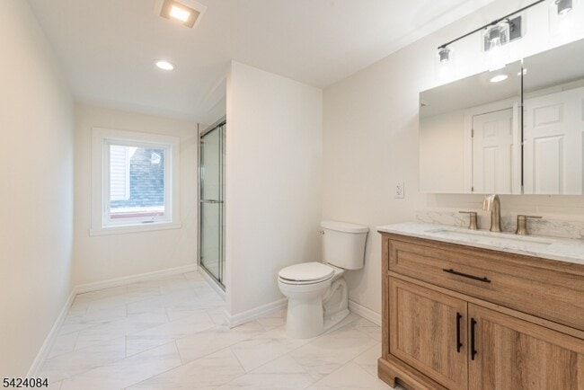 Building Photo - 39 Beekman St