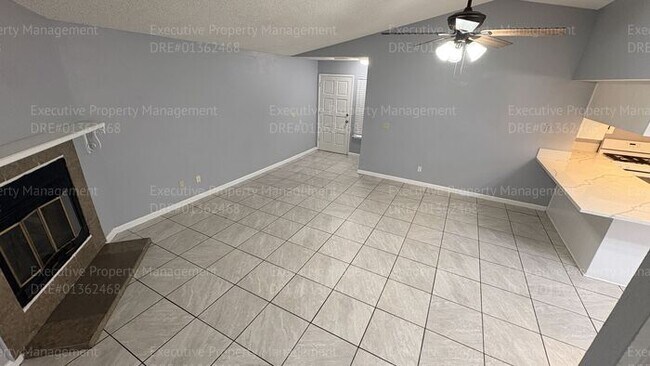 Building Photo - 3 bedroom/ 2 bathroom home nestled in a cul-de-sac.