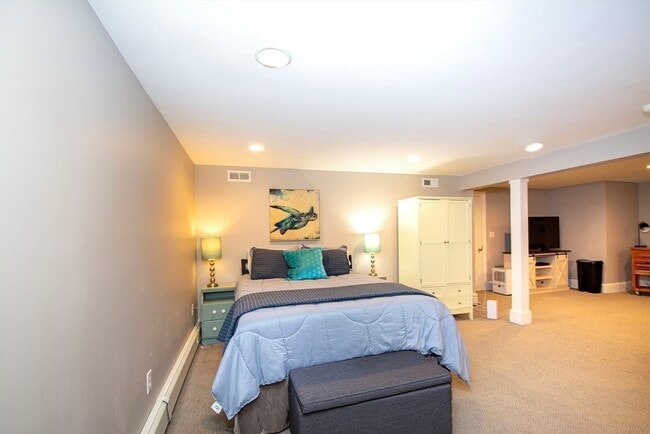 Building Photo - 474 King St