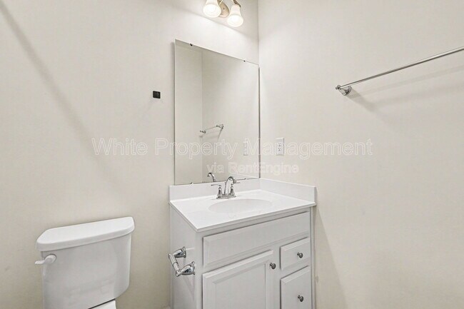Building Photo - 6222 Cleburne Ct