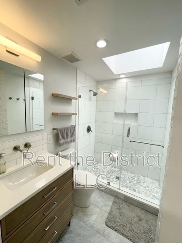 Building Photo - 1316 Staples St NE