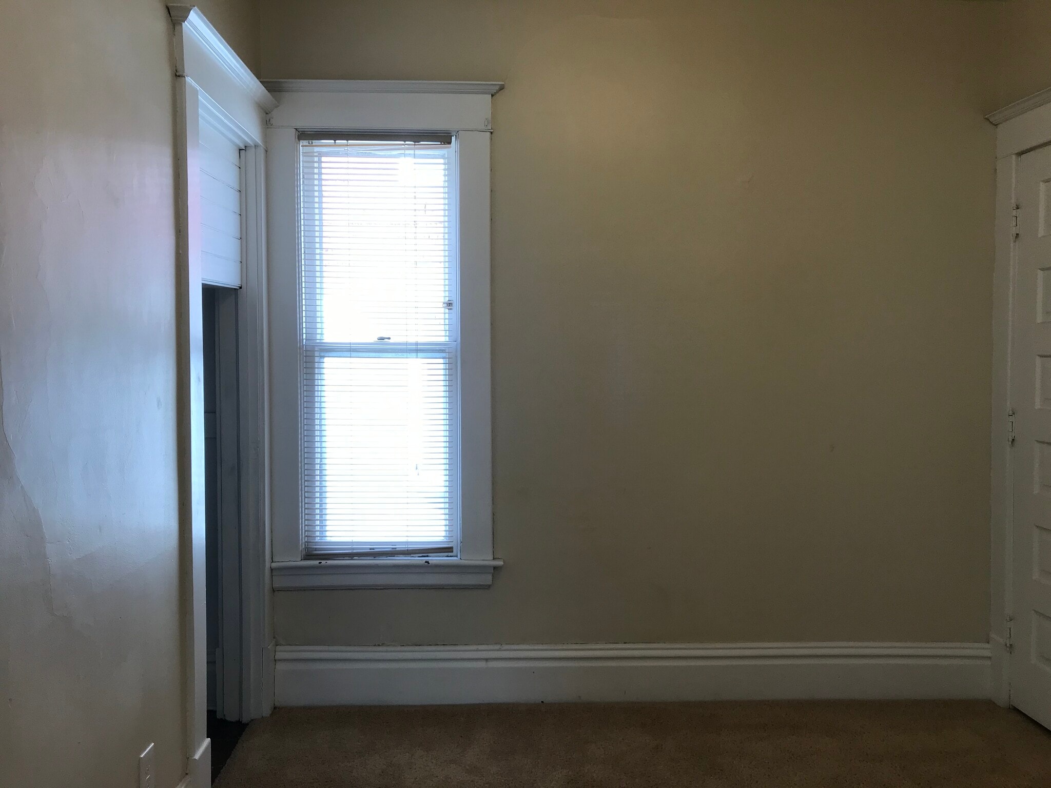 Building Photo - 128 Luton Ave SE