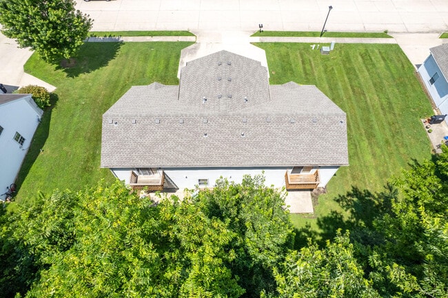 Building Photo - 304 Dads Way