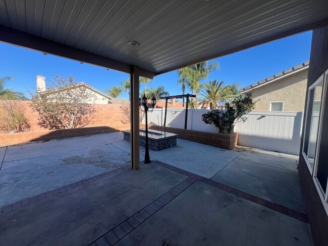 Building Photo - ***Open showing Tues 3/17/2026 !pm-2pm $500 off your first month rent! Beautiful 4bed with large ...