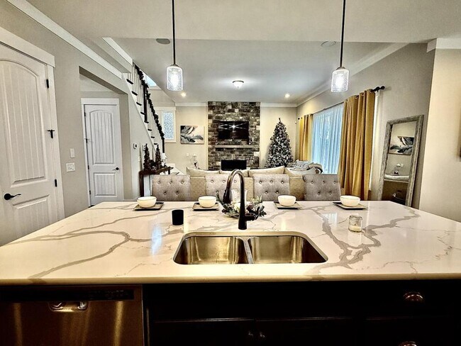 Building Photo - 1316 Spicer Ln