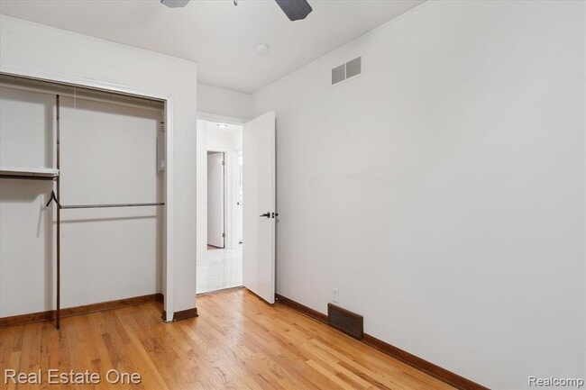 Building Photo - 23944 Fordson Dr