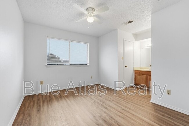 Building Photo - 2713 Wimbledon Ct