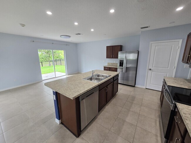 Building Photo - 4999 Haverhill Pointe Dr