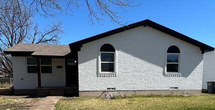 Building Photo - Newly renovated Home Available for Lease