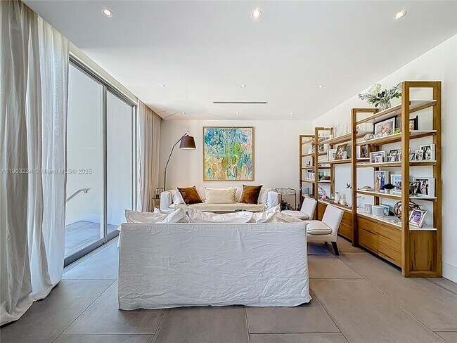 Building Photo - 561 Warren Ln