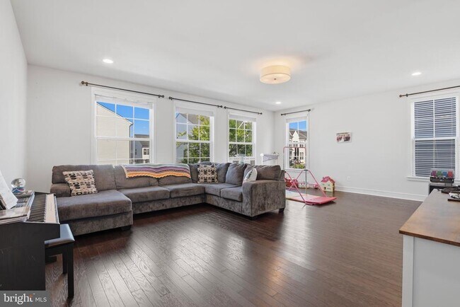 Building Photo - 25419 Hartland Orch Ter