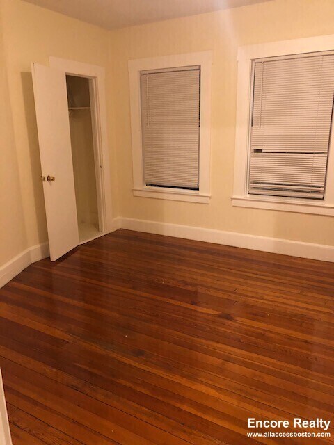 Building Photo - 27 Forest St