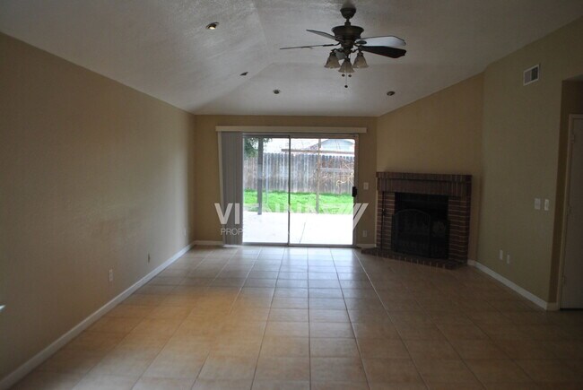 Building Photo - 4073 N Country Dr