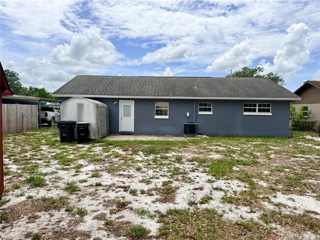Building Photo - 506 Holt Cir