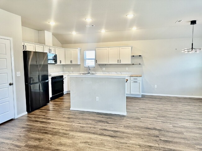 Building Photo - 920 Queen St