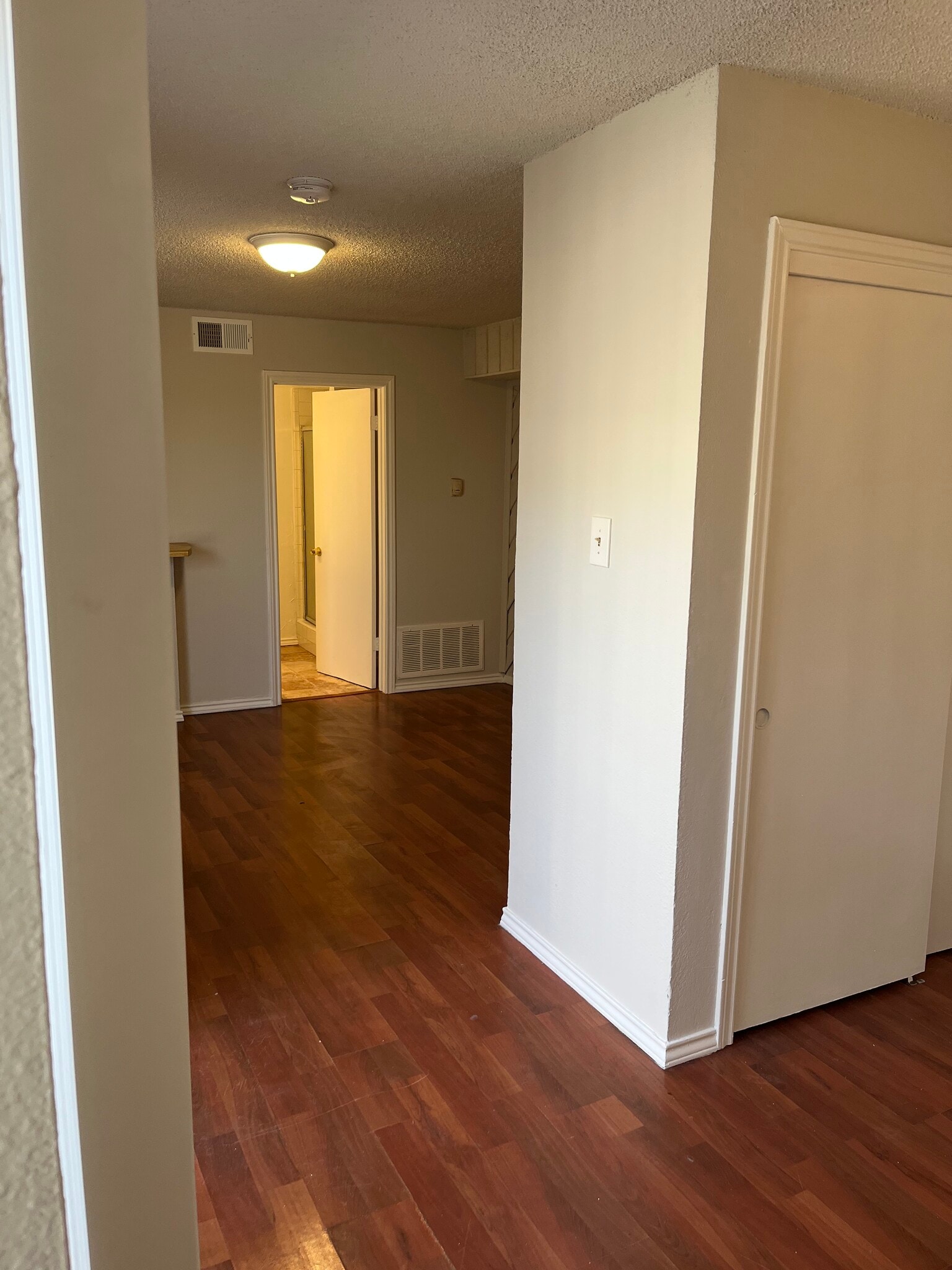 Building Photo - 9809 Walnut St