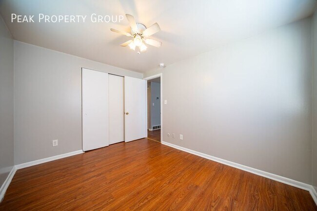 Building Photo - 472 Elsmere St