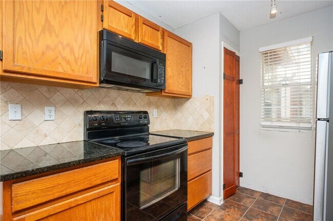 Building Photo - 915 Wentworth Ct
