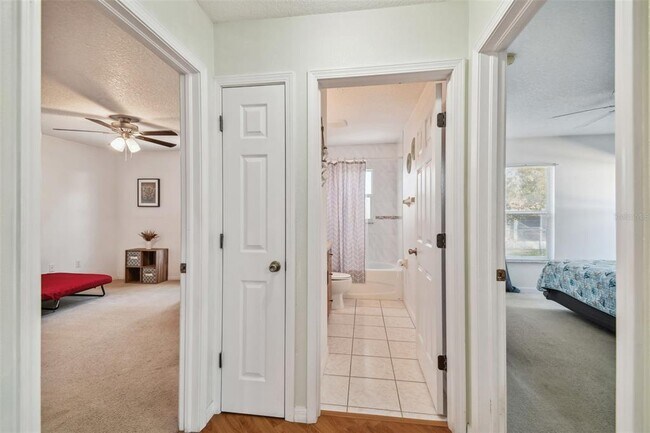 Building Photo - 5840 Mariposa Dr